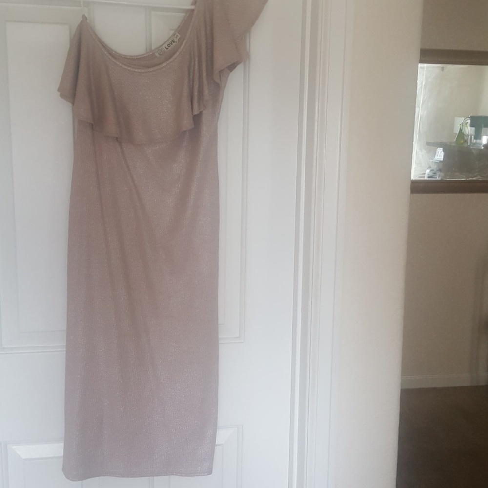 One shoulder gold dress